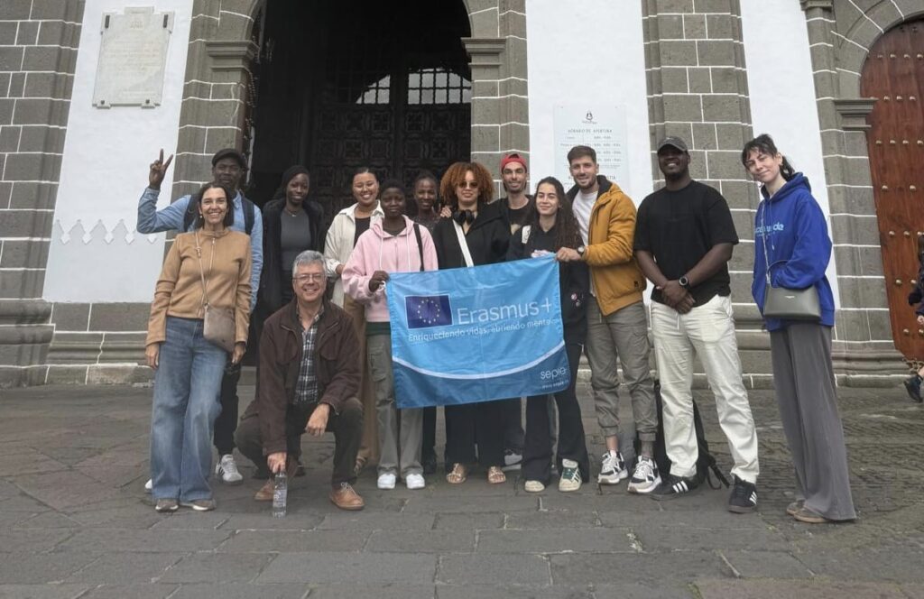 NOTICIA_ULPGC - Alumnos africanos del programa Erasmus+ KA171 descubren los vínculos históricos entre Canarias y África en una salida académica en Gran Canaria